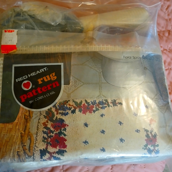 Red Heart | Accents | Vintage Red Heart Floral Spray Latch Hook Rug ...